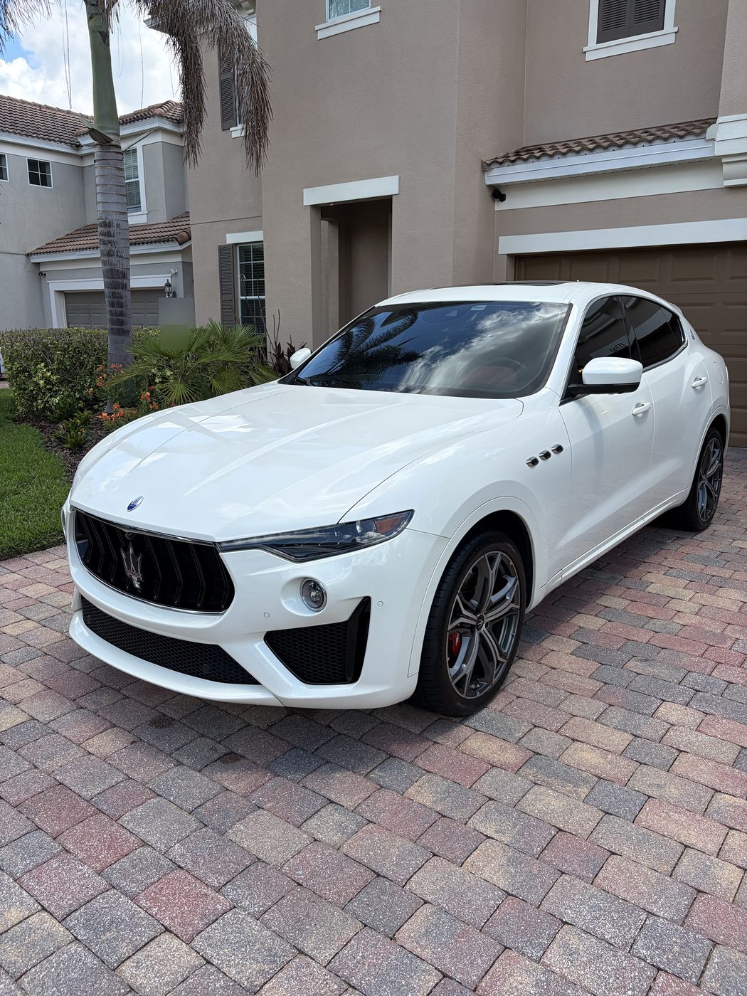 Maserati Levante after a mobile detail