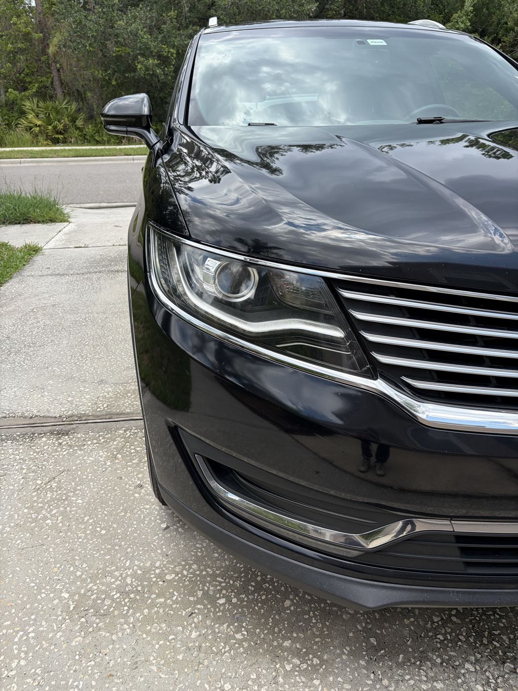 Lincoln MKX headlight and hood reflections after a detail